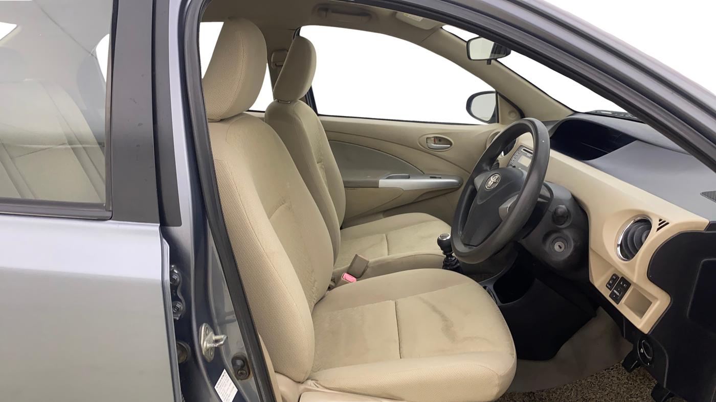 2018 Toyota Etios VD PLATINUM, Diesel, Manual, 1,19,697 km, Right Side Front Door Cabin