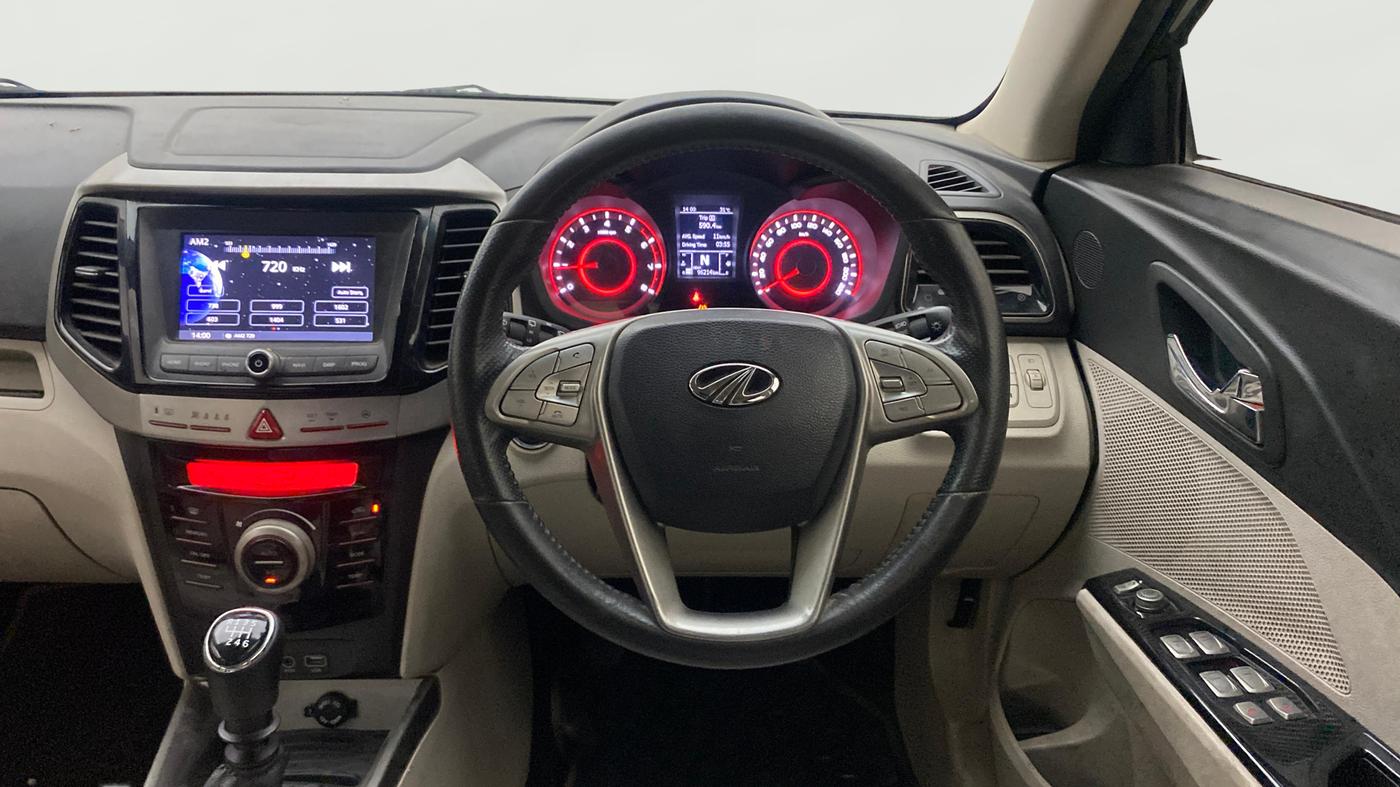 2020 Mahindra XUV300 W8 (O) 1.2 PETROL, Petrol, Manual, 96,192 km, Steering Wheel Close Up