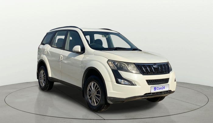 2017 Mahindra XUV500 W6, Diesel, Manual, 88,820 km, Right Front Diagonal