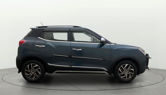 2022 Mahindra XUV300 W8 (O) 1.2 PETROL AMT, Petrol, Automatic, 1,19,785 km, Right Side View