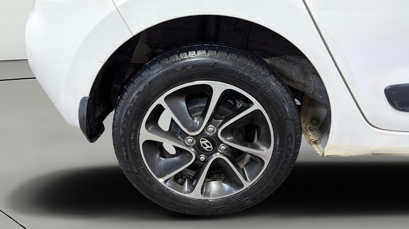 2018 Hyundai Grand i10 SPORTZ AT 1.2 KAPPA VTVT, Petrol, Automatic, 23,549 km, Right Rear Wheel