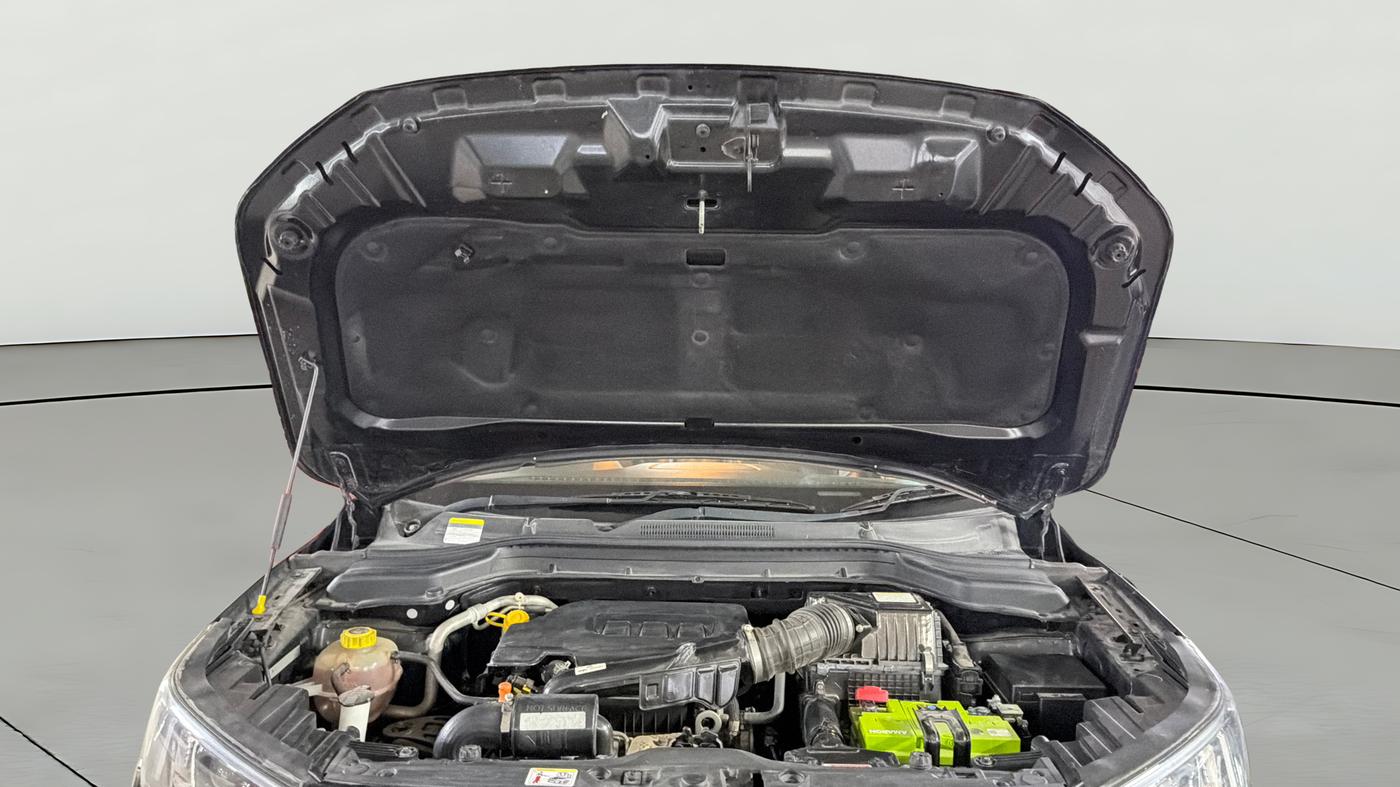 2023 Mahindra XUV300 W8 1.2 PETROL, Petrol, Manual, 29,060 km, Open Bonet