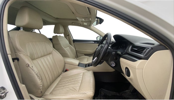 2018 Skoda Superb STYLE 1.8 TSI AT, Petrol, Automatic, 65,647 km, Right Side Front Door Cabin