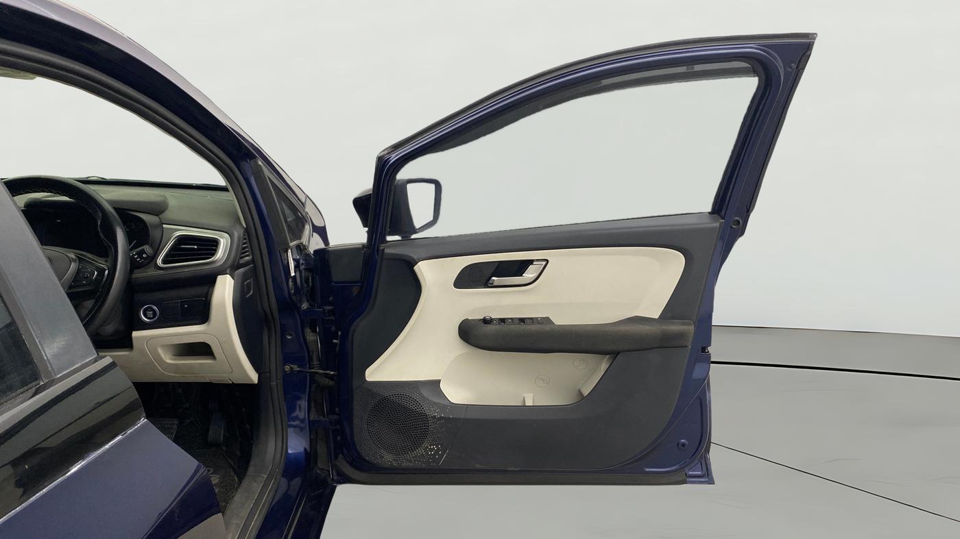 2022 Tata ALTROZ XZA, Petrol, Automatic, 28,812 km, RHS Front Door