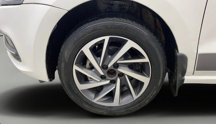 2017 Volkswagen Polo COMFORTLINE 1.2L, Petrol, Manual, 53,932 km, Left Front Wheel