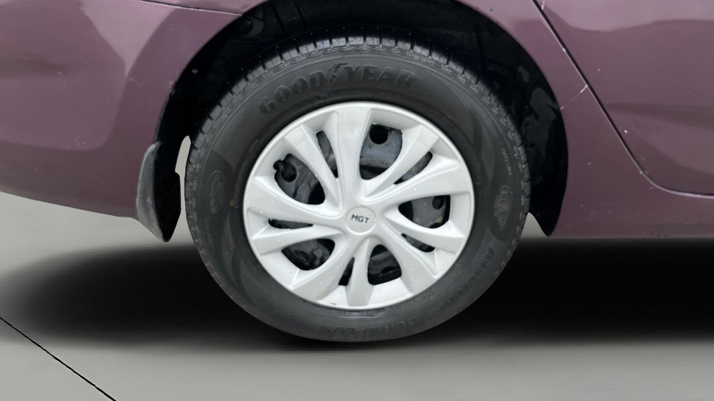 2013 Hyundai Verna FLUIDIC VTVT 1.6 EX AT, Petrol, Automatic, 88,573 km, Right Rear Wheel