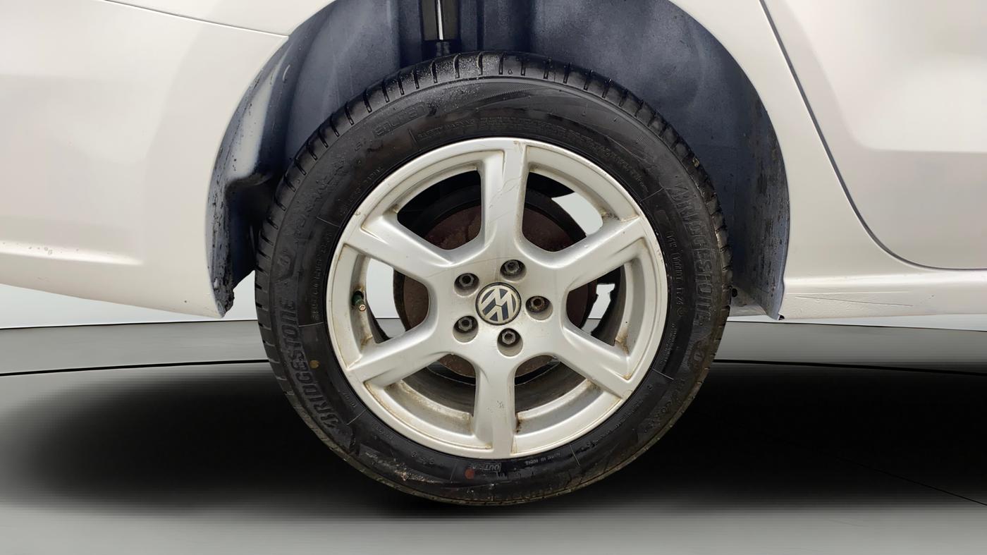 2015 Volkswagen Vento HIGHLINE DIESEL 1.5, Diesel, Manual, 1,04,079 km, Right Rear Wheel