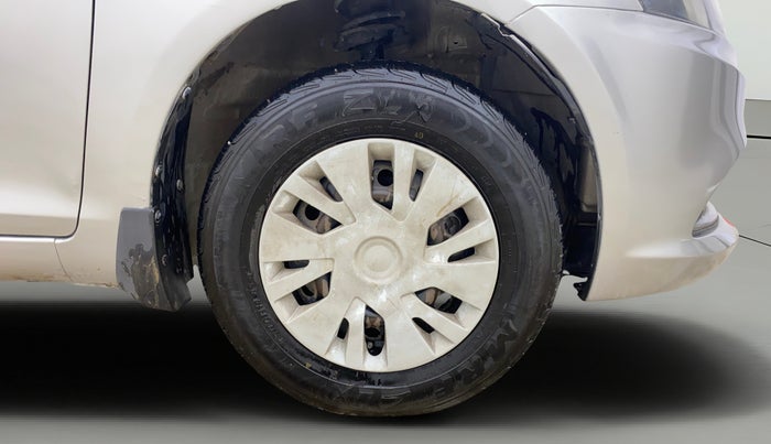 2015 Maruti Swift Dzire VXI, Petrol, Manual, 98,682 km, Right Front Wheel
