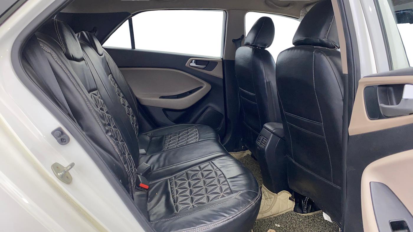 2020 Hyundai Elite i20 MAGNA PLUS 1.2, Petrol, Manual, 13,658 km, Right Side Rear Door Cabin