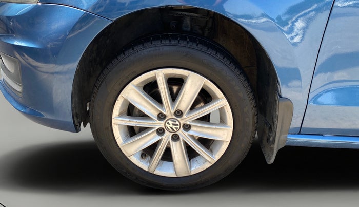 2016 Volkswagen Vento HIGHLINE 1.6 MPI, Petrol, Manual, 69,482 km, Left Front Wheel