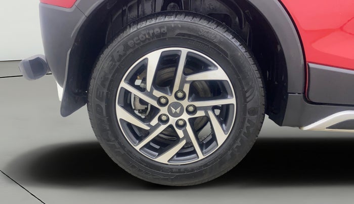 2023 Mahindra XUV300 W8 (O) 1.2 PETROL AMT, Petrol, Automatic, 18,366 km, Right Rear Wheel