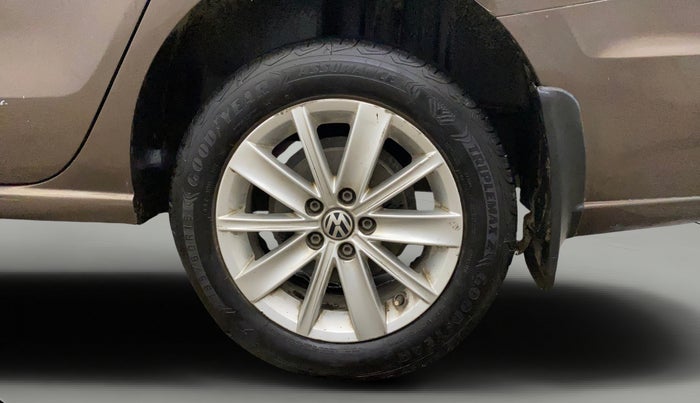 2016 Volkswagen Vento HIGHLINE 1.6 MPI, Petrol, Manual, 94,776 km, Left Rear Wheel