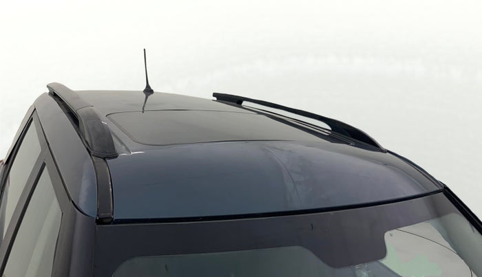 2023 Mahindra XUV300 W6 1.2 PETROL AMT, Petrol, Automatic, 27,860 km, Roof