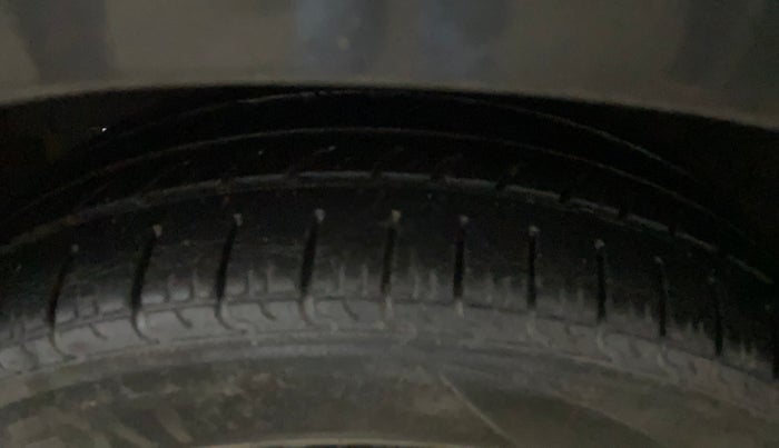 2018 Maruti Baleno DELTA PETROL 1.2, Petrol, Manual, 74,297 km, Left Front Tyre Tread