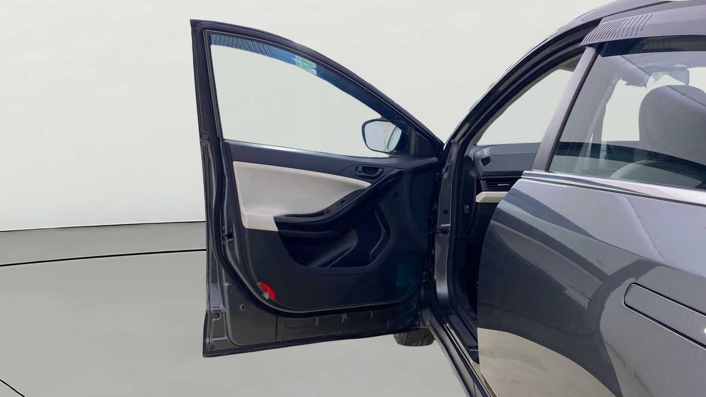 2025 Tata Curvv Creative S 1.2 Petrol 6MT, Petrol, Manual, 11,609 km, LHS Front Door
