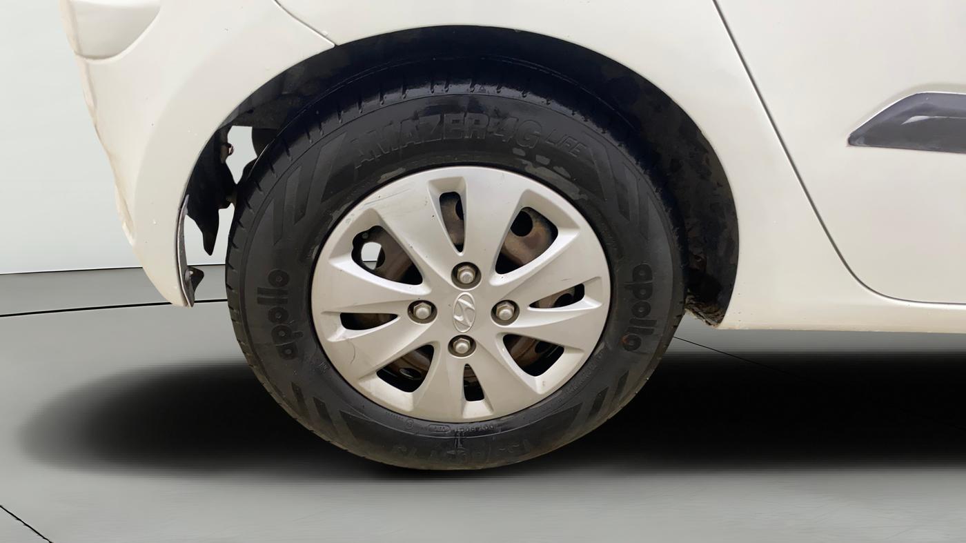 2013 Hyundai i10 MAGNA 1.1, CNG, Manual, 65,764 km, Right Rear Wheel