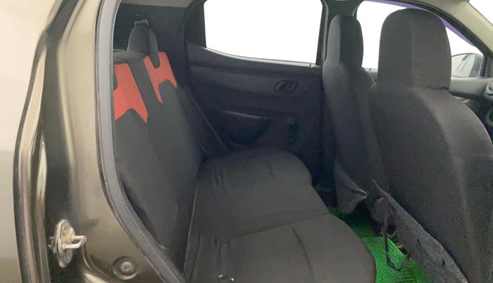 2016 Renault Kwid RXT 0.8, Petrol, Manual, 56,486 km, Right Side Rear Door Cabin