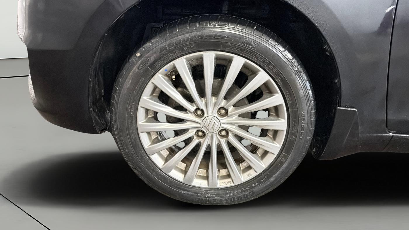 2017 Maruti Ciaz ALPHA 1.4 PETROL, Petrol, Manual, 46,349 km, Left Front Wheel