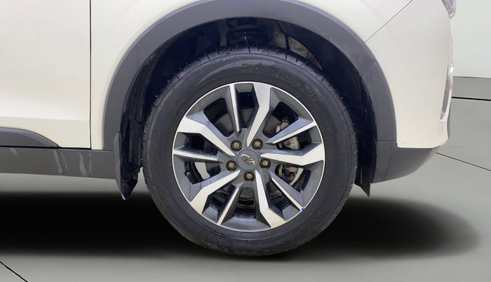 2021 Mahindra XUV300 W8 (O) 1.5 DIESEL, Diesel, Manual, 37,334 km, Right Front Wheel