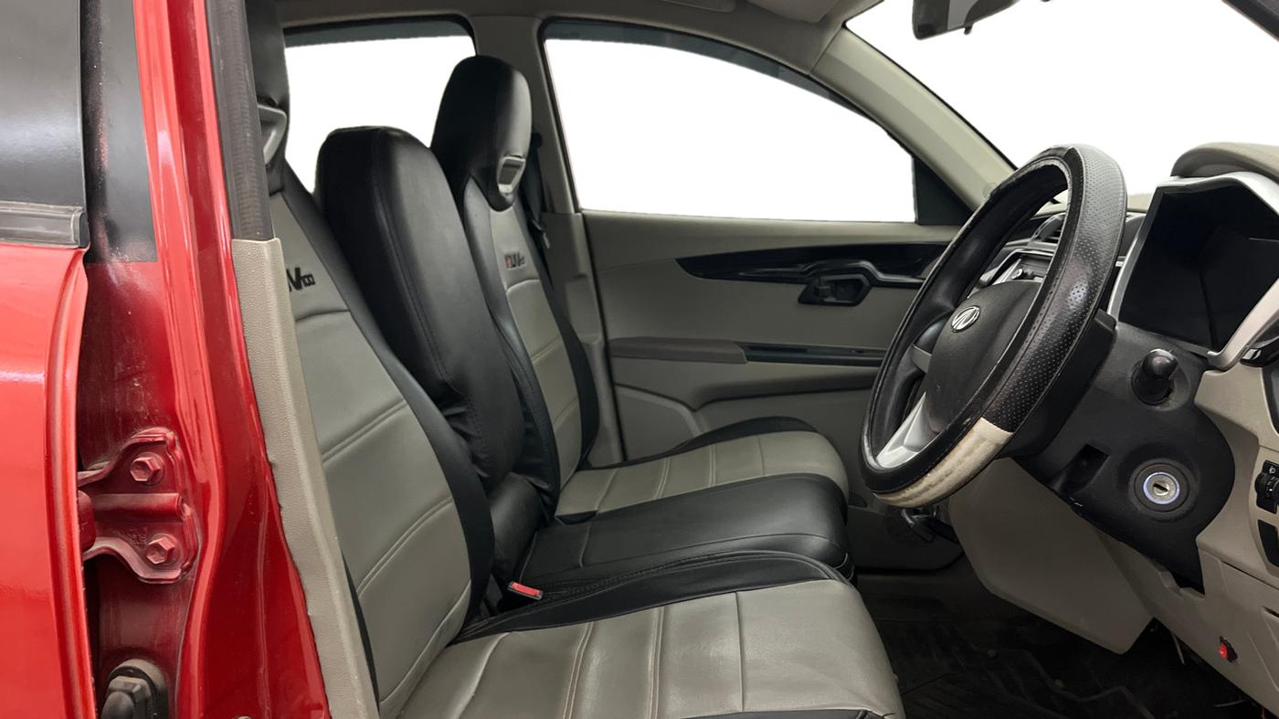 2016 Mahindra Kuv100 K6 6 STR, Petrol, Manual, 58,190 km, Right Side Front Door Cabin