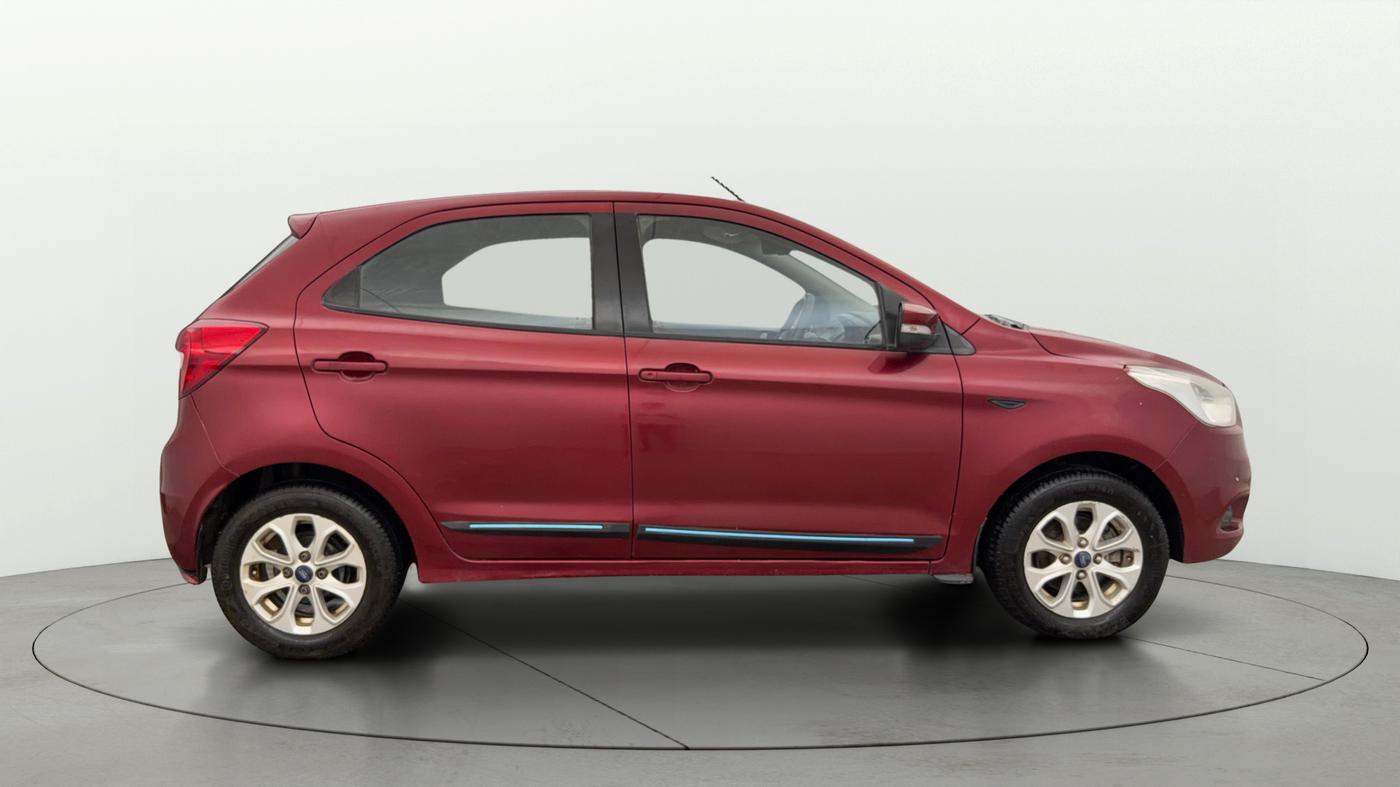 2017 Ford New Figo TITANIUM 1.2 PETROL MT, Petrol, Manual, 78,396 km, Right Side View