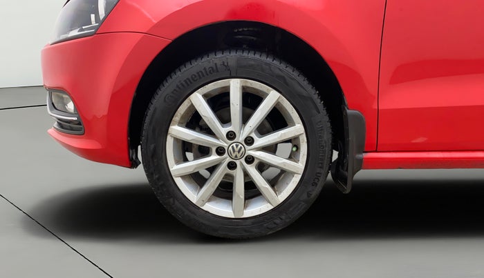 2017 Volkswagen Polo HIGHLINE PLUS 1.2(16 ALLOY, Petrol, Manual, 1,04,272 km, Left Front Wheel