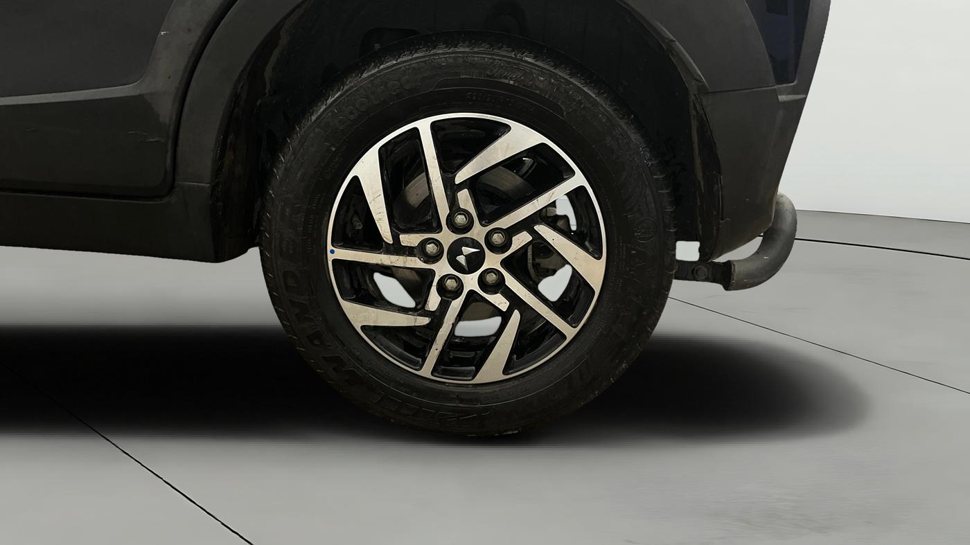 2025 Mahindra XUV 3XO AX5 1.2 L TCMPFI AT, Petrol, Automatic, 19,479 km, Left Rear Wheel