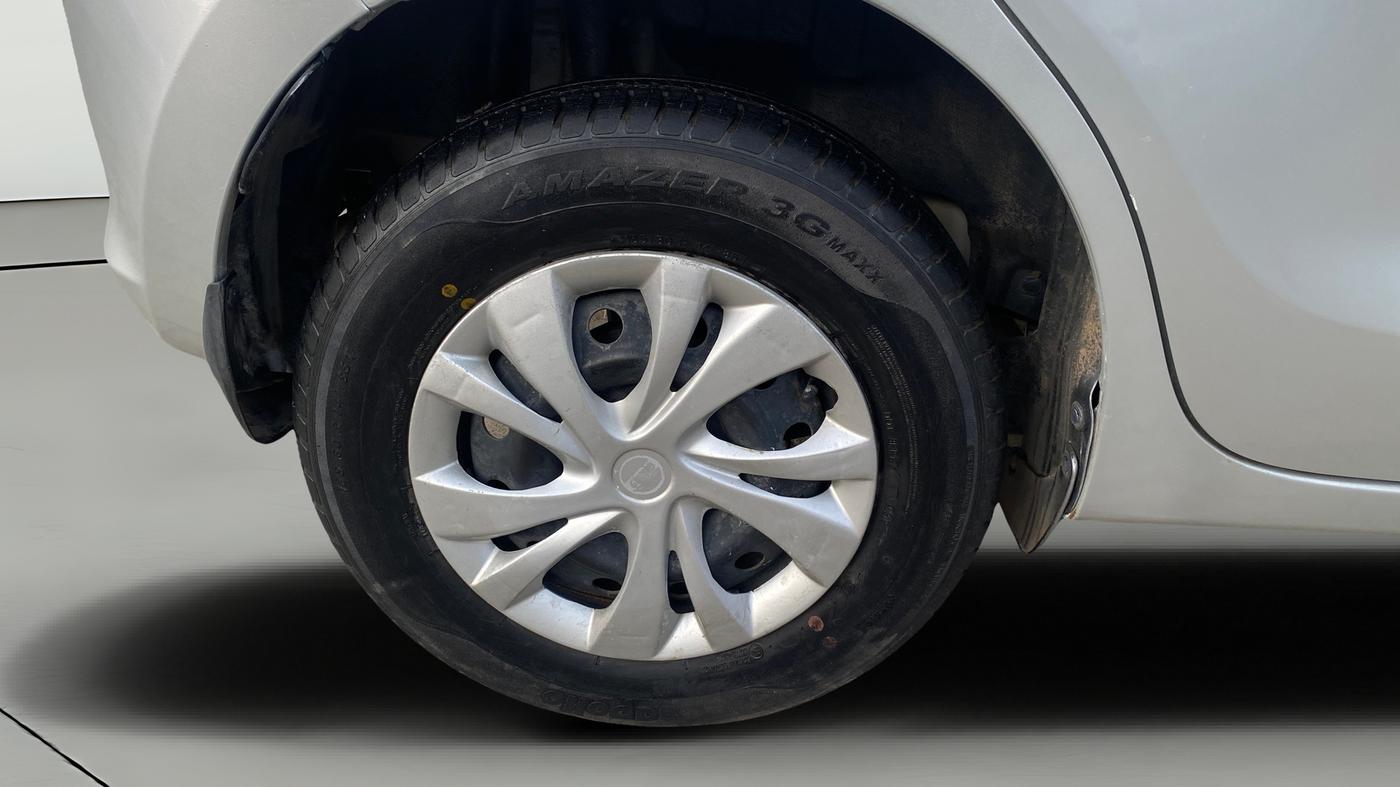 2020 Maruti Swift VXI AMT, Petrol, Automatic, 1,08,093 km, Right Rear Wheel