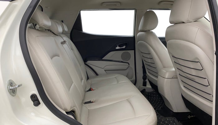 2022 Mahindra XUV300 W8 (O) 1.5 DIESEL, Diesel, Manual, 53,875 km, Right Side Rear Door Cabin