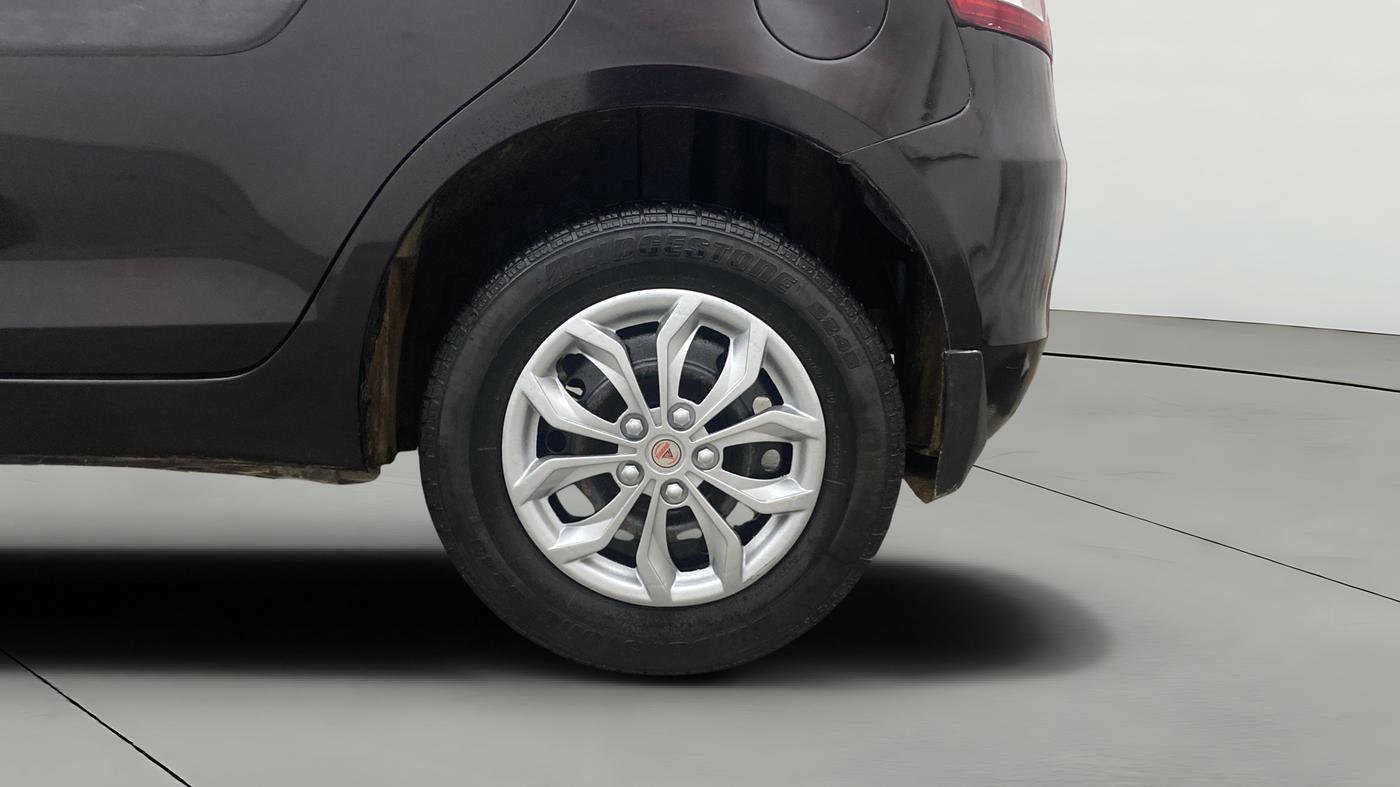 2016 Maruti Swift VDI (O), Diesel, Manual, 91,202 km, Left Rear Wheel