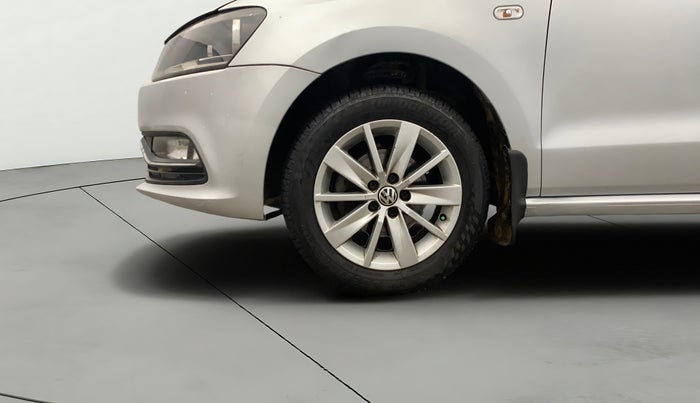 2014 Volkswagen Polo HIGHLINE1.2L, Petrol, Manual, 1,28,170 km, Left Front Wheel