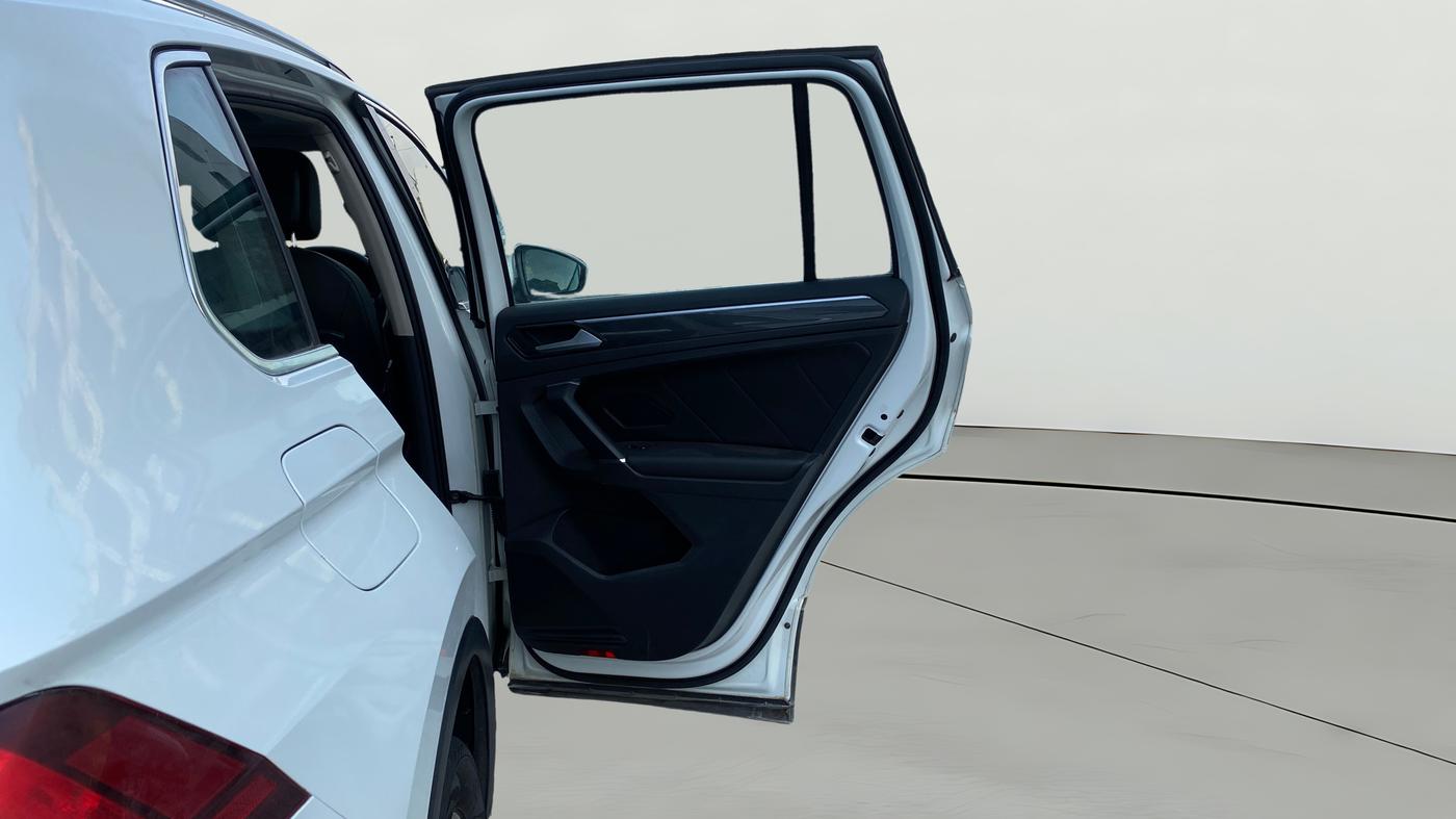 2018 Volkswagen TIGUAN HIGHLINE TDI AT, Diesel, Automatic, 1,43,834 km, RHS Rear Door