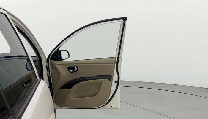 2016 Hyundai i10 SPORTZ 1.1, CNG, Manual, 1,13,611 km, RHS Front Door