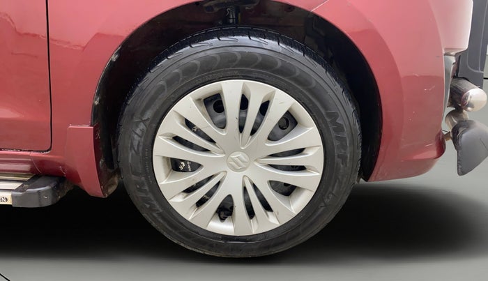 2013 Maruti Ertiga VXI, Petrol, Manual, 98,798 km, Right Front Wheel
