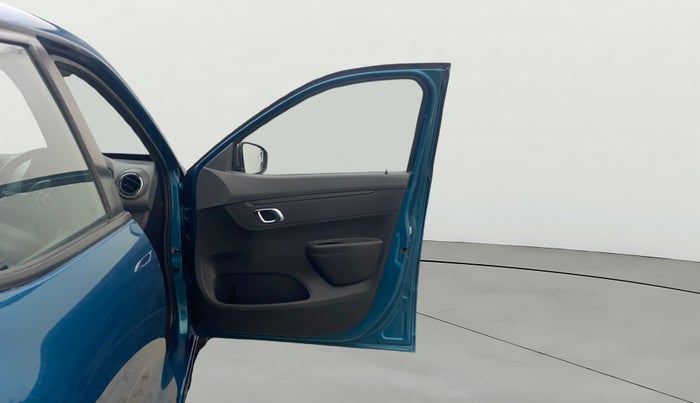 2020 Renault Kwid RXT 1.0 AMT (O), Petrol, Automatic, 35,456 km, RHS Front Door