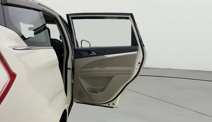 2018 Mahindra MARAZZO M6 8 STR, Diesel, Manual, 1,44,295 km, RHS Rear Door