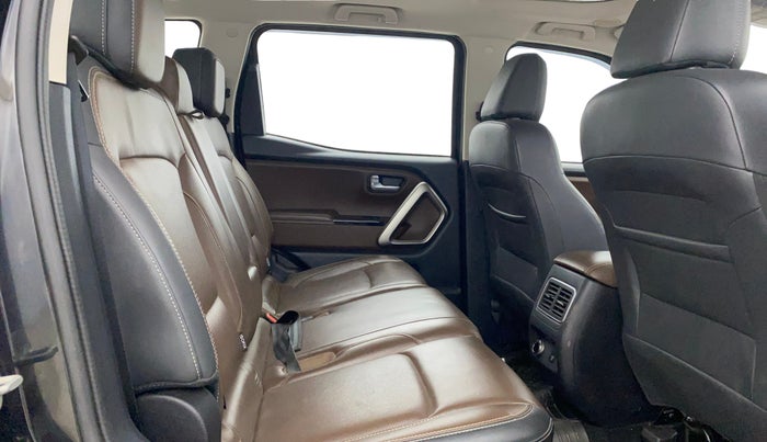 2022 Mahindra SCORPIO-N Z8 L PETROL AT 7 STR, Petrol, Automatic, 37,579 km, Right Side Rear Door Cabin