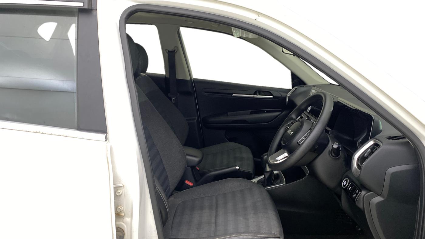 2023 KIA SONET HTK PLUS 1.0 IMT, Petrol, Manual, 15,650 km, Right Side Front Door Cabin