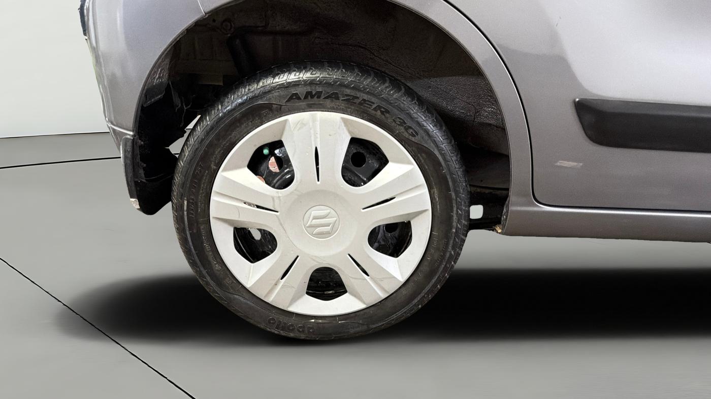 2017 Maruti Wagon R 1.0 VXI, Petrol, Manual, 28,201 km, Right Rear Wheel