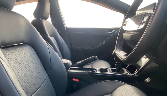 2023 Tata NEXON FEARLESS + SUNROOF DUAL TONE 1.2 PETROL, Petrol, Manual, 13,619 km, Right Side Front Door Cabin