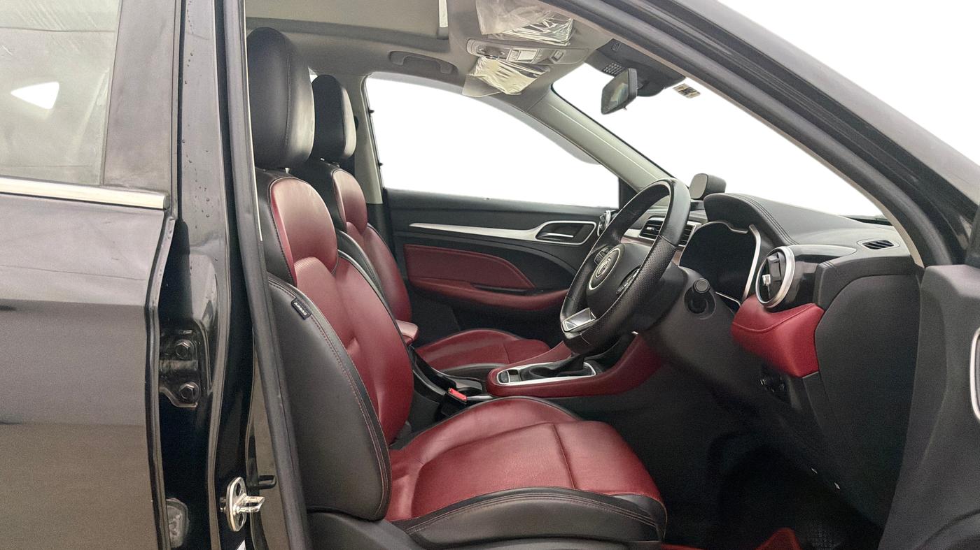 2022 MG ASTOR SAVVY 1.5 CVT S RED, Petrol, Automatic, 22,658 km, Right Side Front Door Cabin