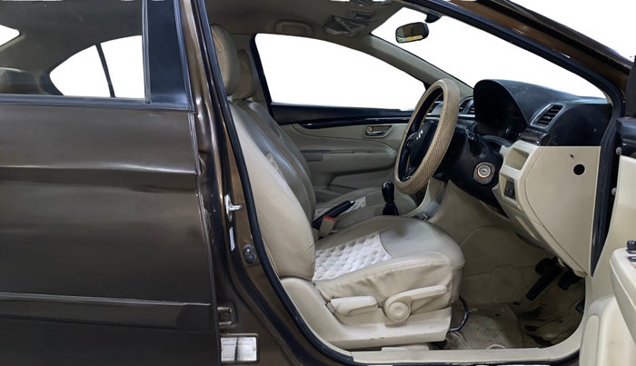 2015 Maruti Ciaz VDI+ SHVS, Diesel, Manual, 86,285 km, Right Side Front Door Cabin