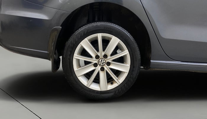 2017 Volkswagen Vento HIGHLINE PETROL AT, Petrol, Automatic, 50,303 km, Right Rear Wheel