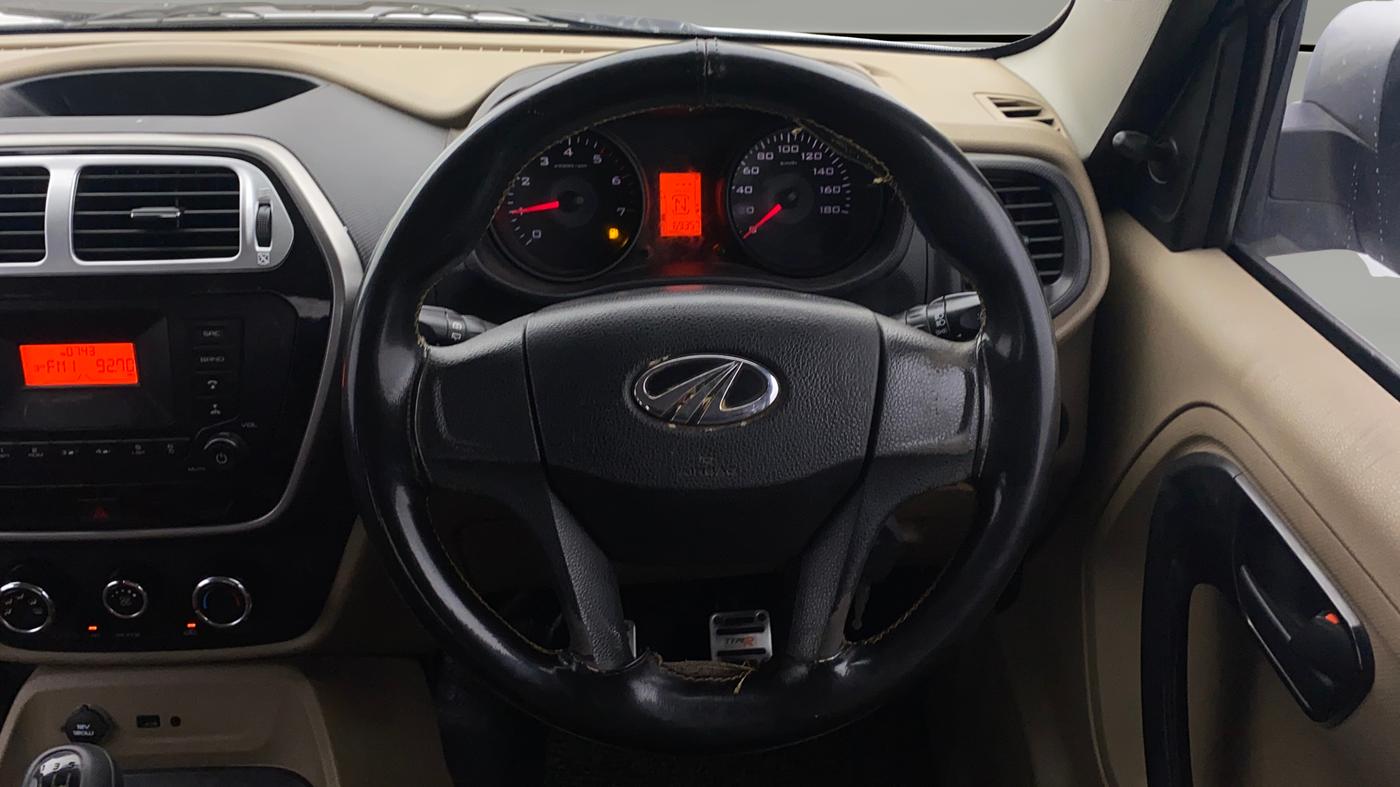 2019 Mahindra TUV300 T6 PLUS, Diesel, Manual, 69,354 km, Steering Wheel Close Up