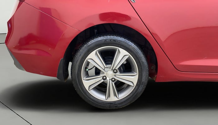 2018 Hyundai Verna 1.6 VTVT SX, Petrol, Manual, 31,578 km, Right Rear Wheel