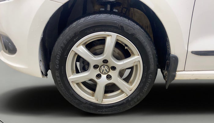 2013 Volkswagen Vento HIGHLINE 1.6 MPI, Petrol, Manual, 1,25,412 km, Left Front Wheel