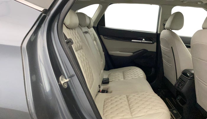 2022 KIA SELTOS HTX DIESEL 1.5, Diesel, Manual, 1,10,027 km, Right Side Rear Door Cabin