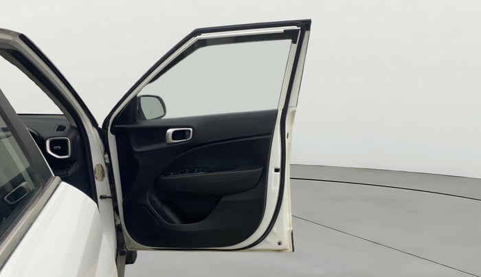 2021 Hyundai VENUE SX 1.5 CRDI, Diesel, Manual, 30,409 km, RHS Front Door