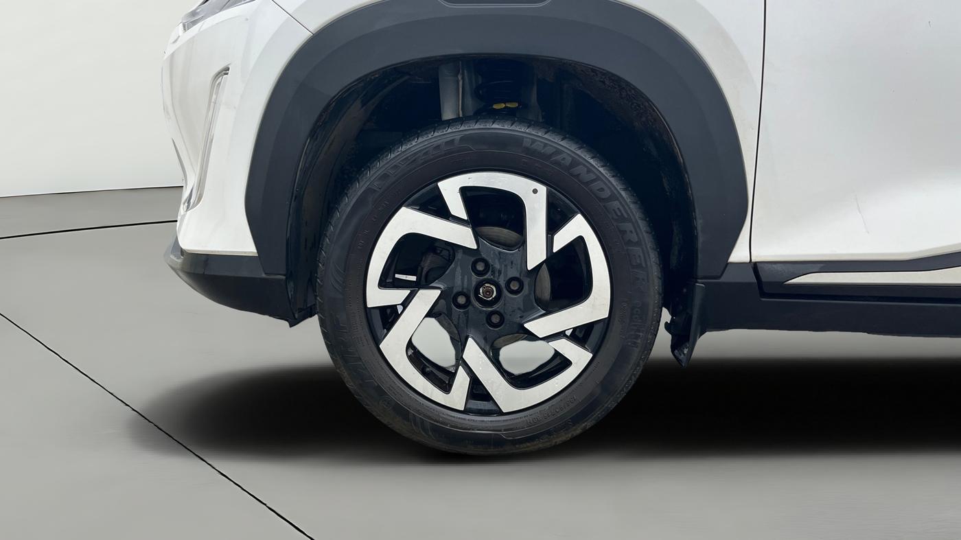 2022 Nissan MAGNITE XV MT, Petrol, Manual, 13,698 km, Left Front Wheel