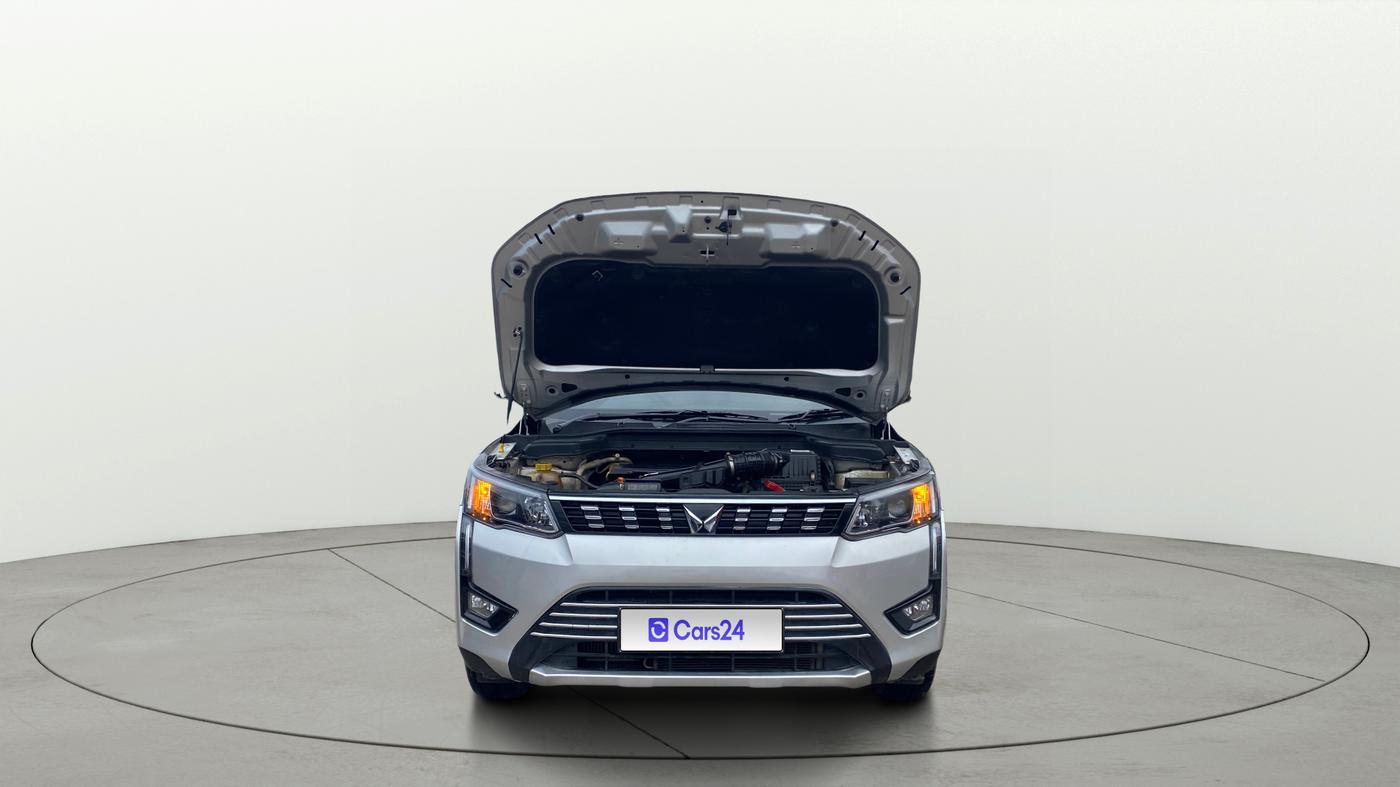 2022 Mahindra XUV300 W8 1.2 PETROL, Petrol, Manual, 15,635 km, Open Bonet